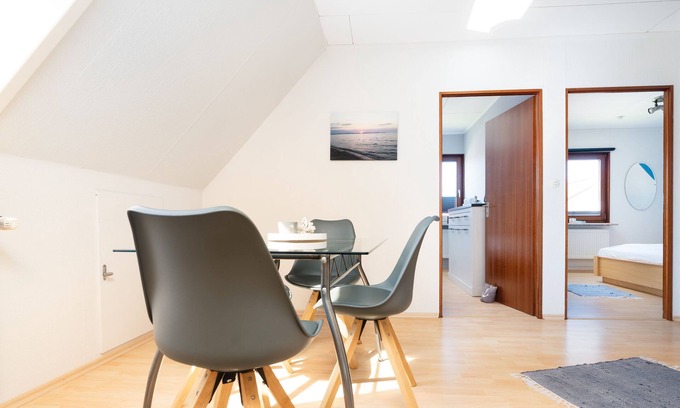 Laboe Apartment | Vacation apartment Lerchenstraße -No craftsmen or fitters-