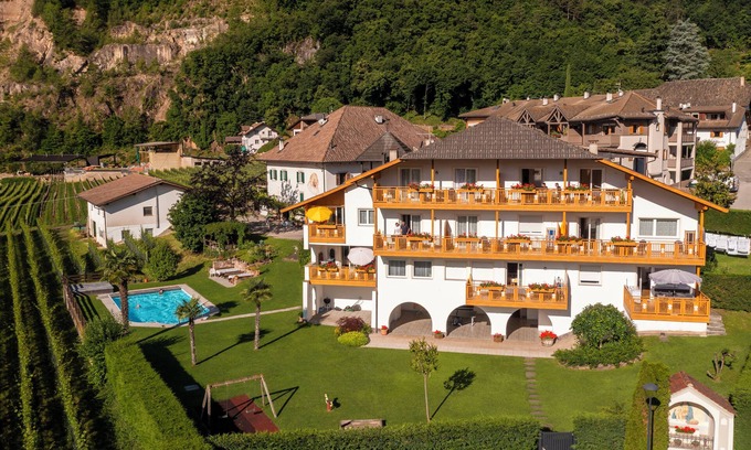 Andriano Apartment | Vacation apartments with pool in the Adige Valley just 15 minutes from Merano