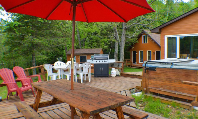 Litchfield Cottage | Vacation Cottage On Lakefront Campbell's Bay Quebec near Ottawa/Gatineau