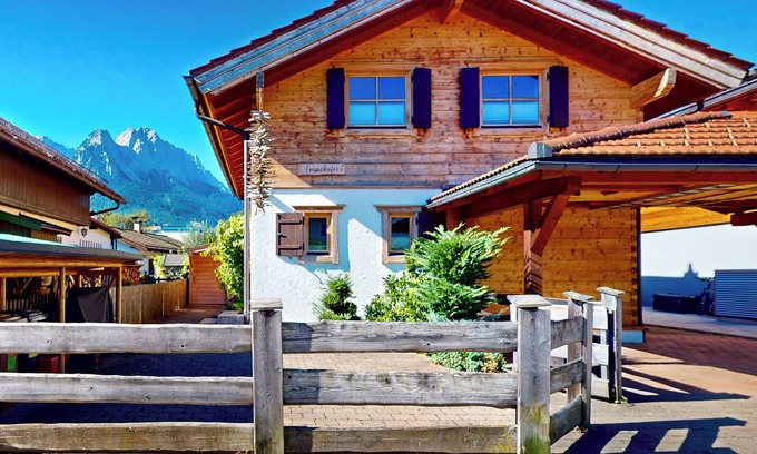 Garmisch-Partenkirchen House | Vacation living for the whole family directly at the Loisach river