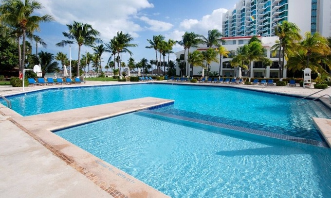 Punta Cancun Apartment | Vacation getaway with beach access & balcony