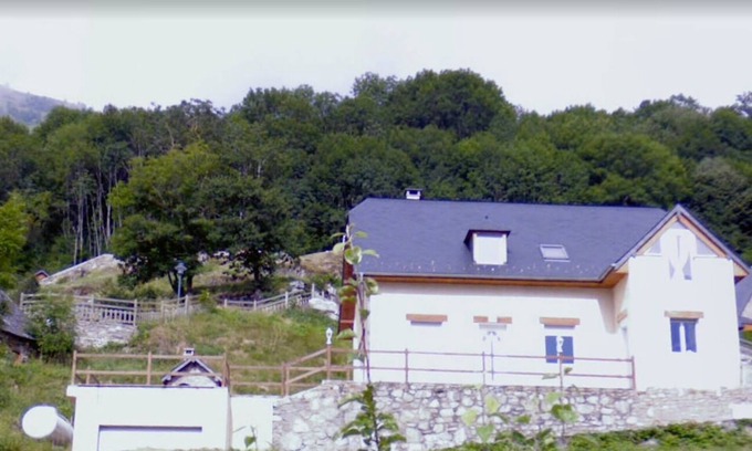Grust Cottage | Vacation home in the heart of the Pyrenees National Park.