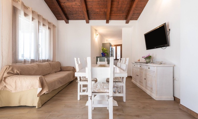 San Giovanni Suergiu House | Vacation Home "Casa Giovanna" with Private Terrace, Garden & A/C