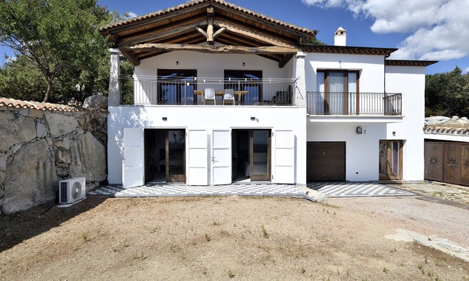 Arzana House | Vacation home 'Ami' with sea view, private terrace and shared garden