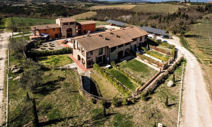 Montespertoli House | Vacation Home "Andromeda apartment" with Pool, A/C & Wi-Fi
