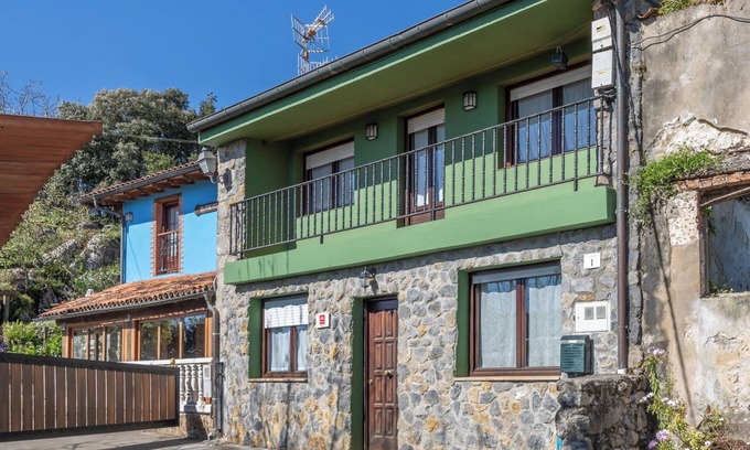 Isla House | Vacation Home "Angela" with Private Terrace, Balcony & Wi-Fi