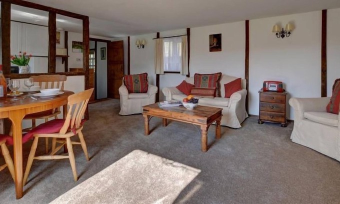 Abbess Roding House | Vacation home Bisho in Biddenden - 4 persons, 2 bedrooms