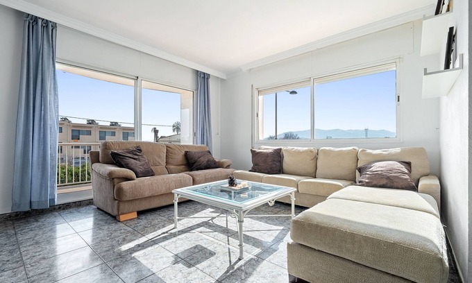 Santa Barbara House | Vacation Home "Ca La Pepa" with Mountain View & 5 Private Terraces