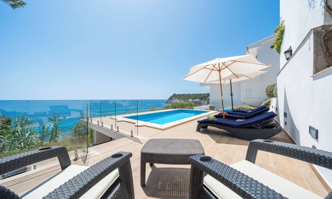 Provensals House | Vacation Home "Carol On The Rocks Mhm" with Sea View, Private Pool & Wi-Fi