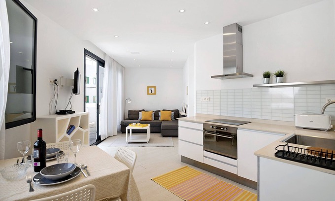 Arrieta House | Vacation Home "Casa Anclada Baja en Arrieta" with Private Terrace & Wi-Fi