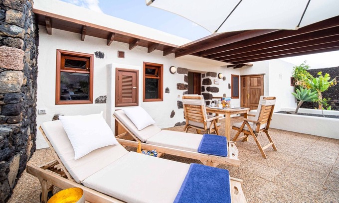 Haria House | Vacation Home 'Casa Margarita 4' with Mountain View, 2 Terraces & Wi-Fi