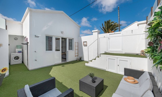 La Vegueta House | Vacation Home 'Chinija' with Mountain View, Shared Terrace and Wi-Fi