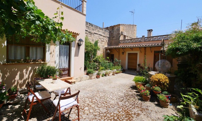 Petra House | Vacation Home Colomer with Balcony, Wi-Fi & Garden