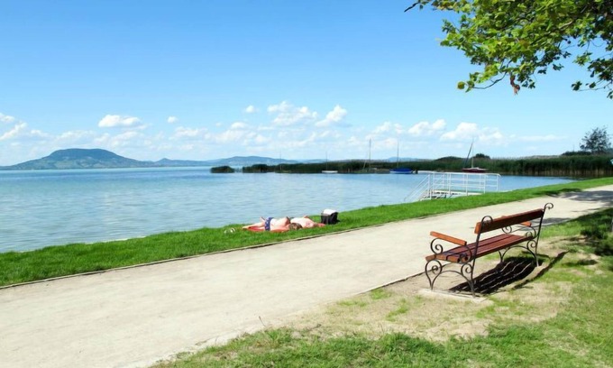 Balatonfenyves House | Vacation home Csilla by Interhome