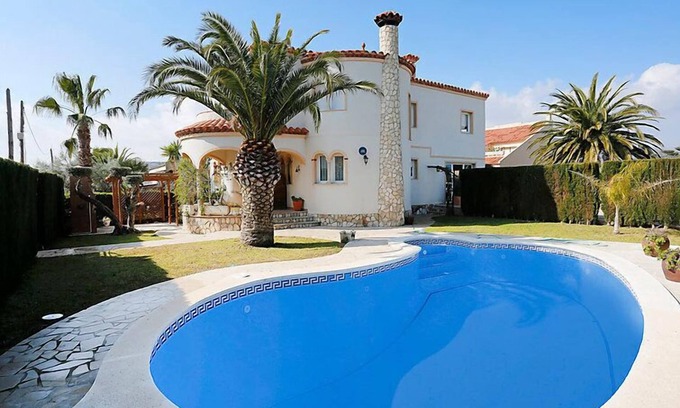 L'Ampolla House | Vacation home Dirk by Interhome