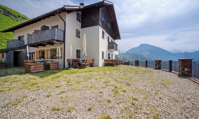 San Leonardo in Passiria House | Vacation Home "Enzianhuette" with Mountain View, 3 Balconies & Shared Terrace