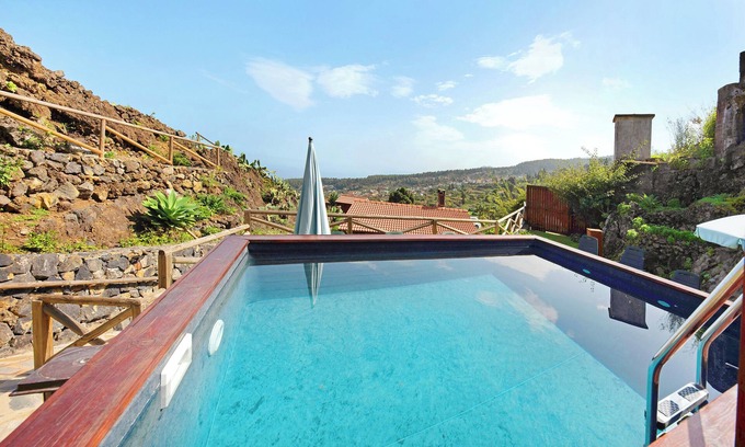 Icod de los Vinos House | Vacation Home "Casa Rural Romance" with Sea View, Jacuzzi & Wi-Fi