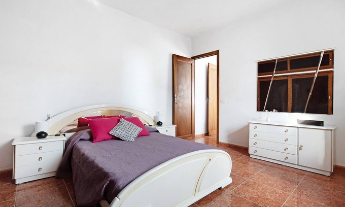 Santa Barbara House | Vacation Home 'Santa Barbara 110' with Sea View, Garden, Terrace & Wi-Fi