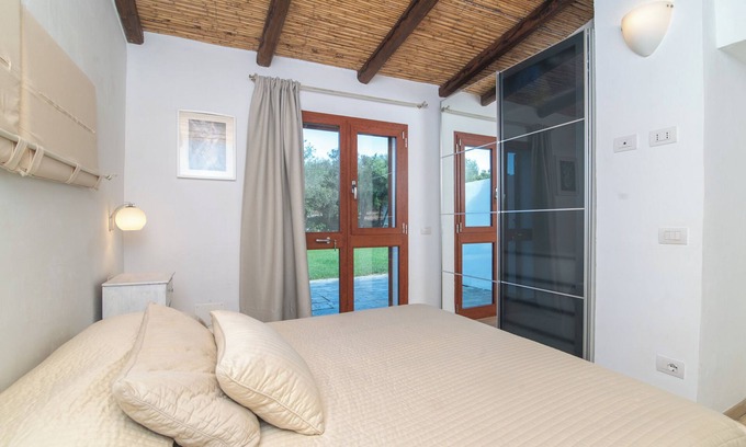 Baja Sardinia House | Vacation Home “Felix” close to the Beach with Sea View, Wi-Fi, Terrace & Garden