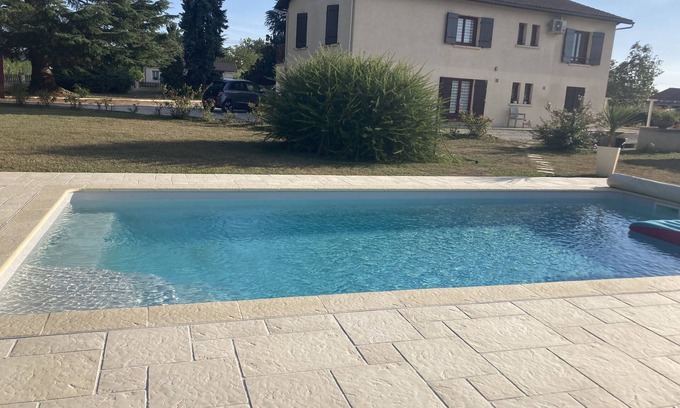 Prigonrieux House | Vacation home for 10 people with swimming pool: 5 bedrooms (double beds), 4 bathrooms, 4wc