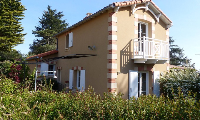Prefailles House | Vacation home for 4 people, 100 m from the beach and the coastal path