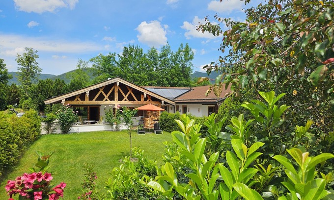 Weißach House | Vacation home Gottschlicht near Rottach-Egern am Tegernsee, own parking lot, W-LAN
