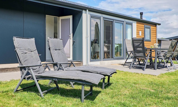 Suesel House | Vacation home Haus am See with terrace and family-friendly facilities