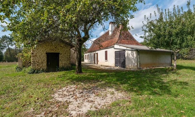 Cendrieux House | Vacation Home in Lacropte near Woods
