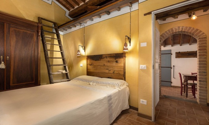 Colle di Val d'Elsa House | Vacation Home "Casa di Campagna" with Private Terrace & Wi-Fi