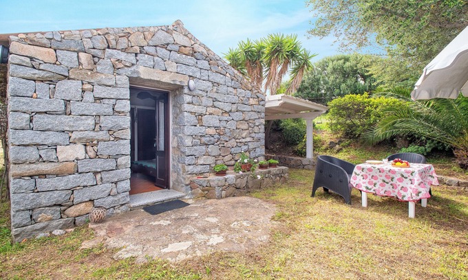 Paduledda House | Vacation Home "La casetta con vista" with Sea View, Terrace & Garden