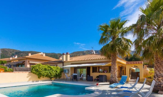 Palau-Saverdera House | Vacation home LA OLIVA in Palau Savardera - 6 persons, 3 bedrooms
