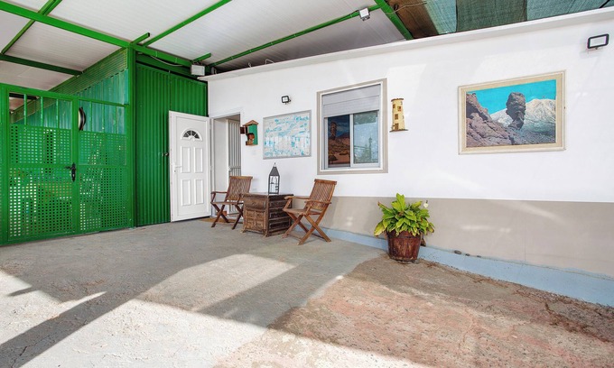 Guia de Isora House | Vacation Home 'Las Piletas Dos' with Mountain View, Shared Terrace and Wi-Fi