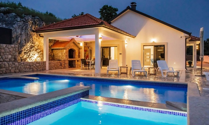 Prolozac House | Vacation home Lozo by Interhome