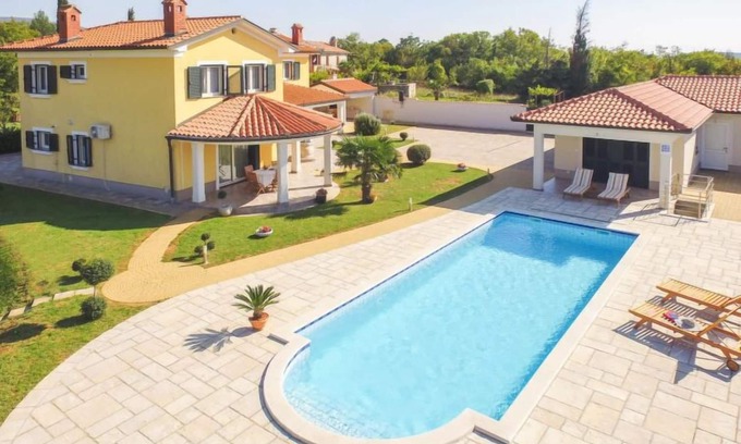 Trgetari House | Vacation home Mirela by Interhome