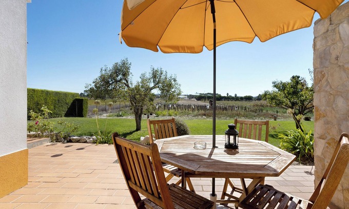 Camarate House | Vacation Home Monte do Tanoeiro - Casa Tonel with Wi-Fi & Garden