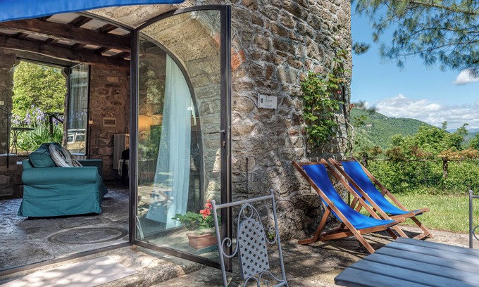 Londa House | Vacation Home "Mulino Con Piscina Vicino Firenze" with Mountain View, Shared Pool & Wi-Fi