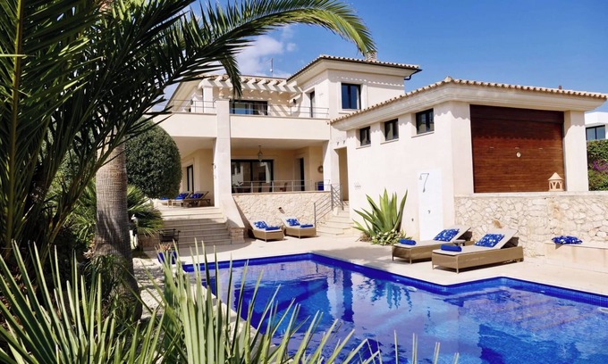 Cala Santany House | Vacation Home "Ocean Blues" with Private Pool, Shared Terrace & Wi-Fi