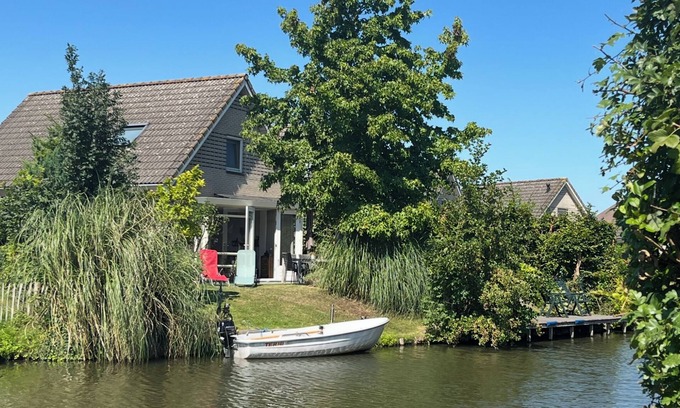 Medemblik House | Vacation home on the water with two private jetties and boat, W-Lan