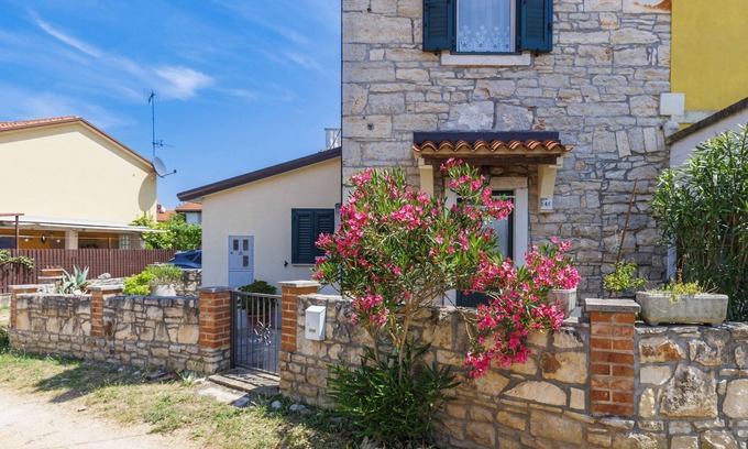 Vardica House | Vacation home Petra by Interhome