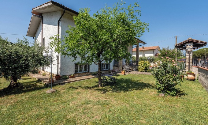 Pistoia House | Vacation Home "Residenza Martinelli" with Private Garden & Wi-Fi