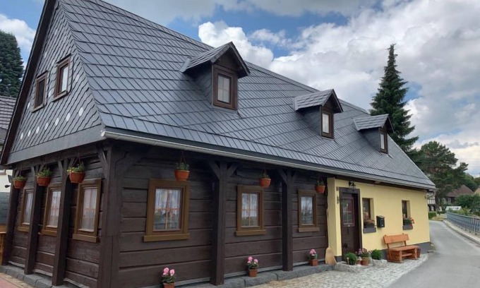 Grossschoenau House | Vacation home Sissi by Interhome