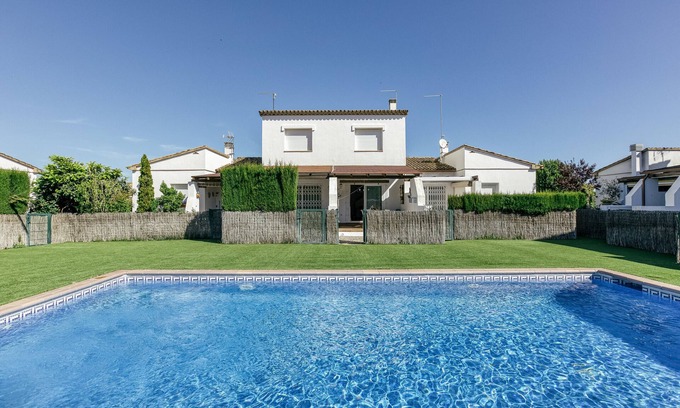 L'Escala House | Vacation Home "Villa Romaní" with Pool & Private Terrace
