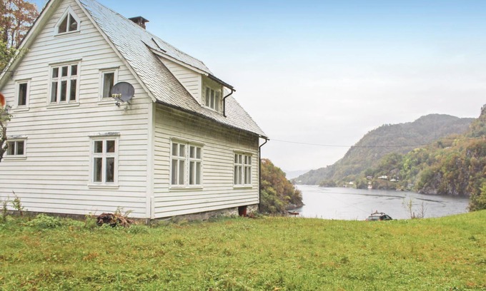 Fusa Apartment | Vacation home with two separate living units.