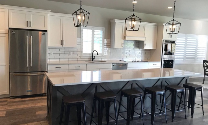 Elkhart Lake House | Vacation In STYLE! 2 minutes to Road America, Beach, Golf, Downtown Elkhart Lake