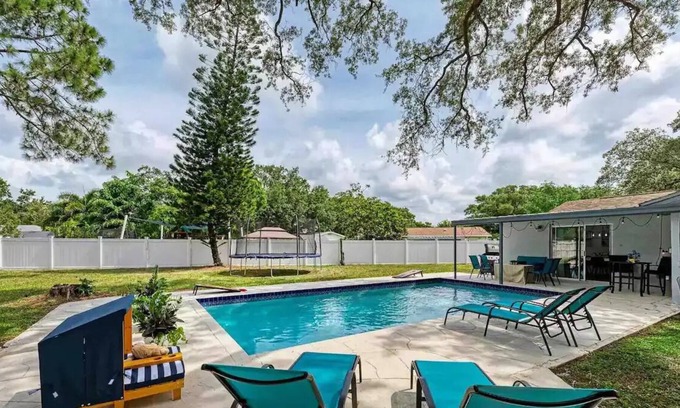 Walsingham House | Vacation Oasis Home.