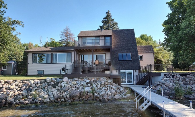 Alexandria Cabin | Vacation on one of Alexandria's Beautiful Chain of Lakes - License #1816