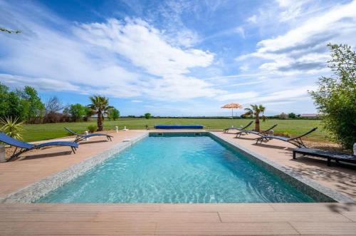 Arles House | Vacation rental with pool and Jacuzzi, close to Arles - sleeps 10