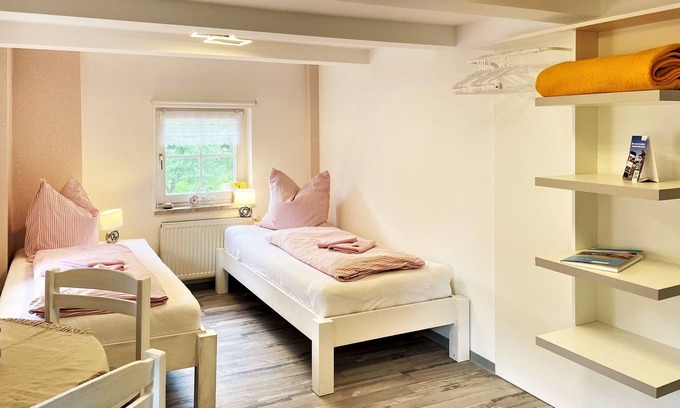 Dorgenhausen Apartment | Vacation room Kirsche - Holiday room Elsterblick
