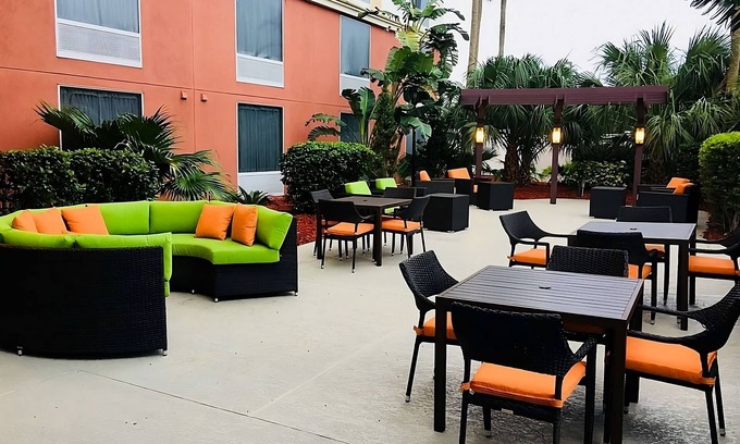 Florida Center Hotel | Vacation Starts Here! 2 Amazing Rooms, On-site Pool, Shuttle Service, Parking