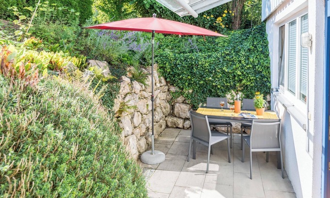 Ueberlingen Apartment | Vacation Studio "Grünspecht" with Wi-Fi, Garden & Terrace